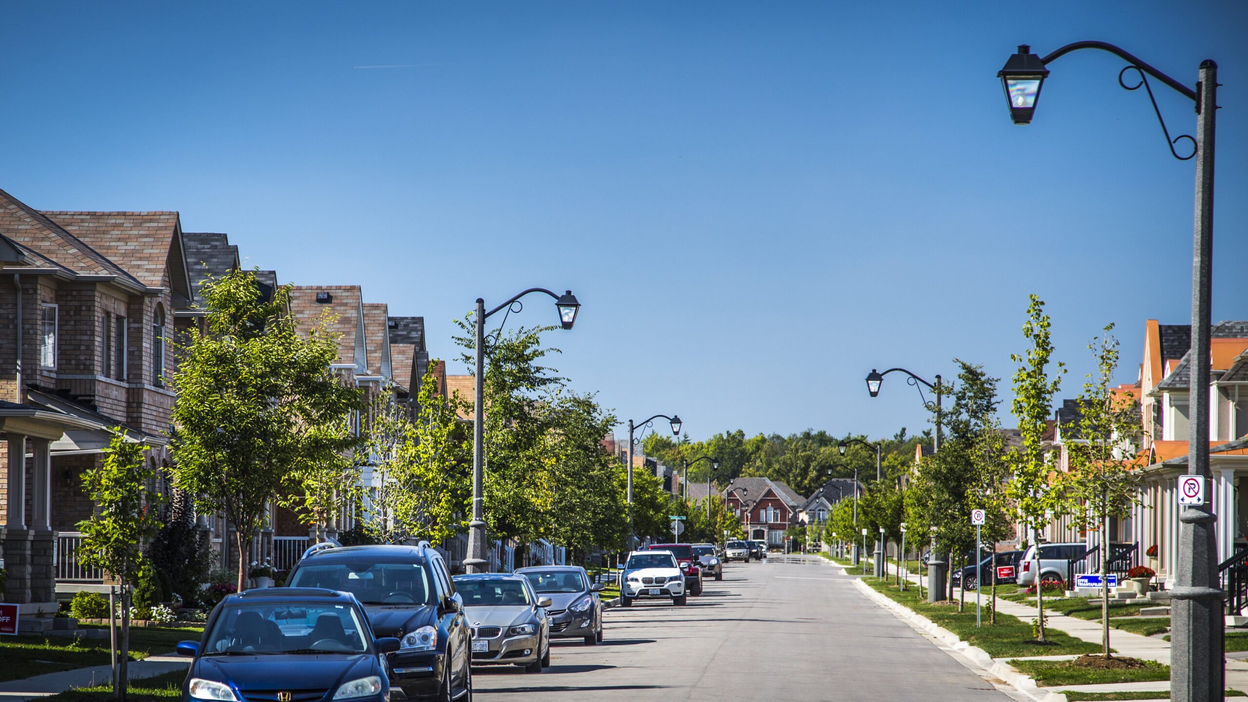 Rural Oakville streetscape in Oakville Ontario