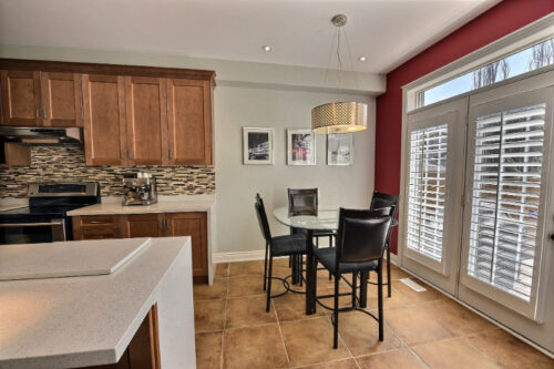 Kitchen and dining area with California shutters in Bronte Oakville townhouse for lease