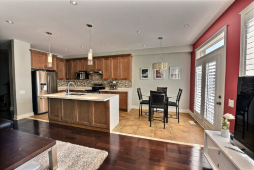 Open living and dining area with hardwood floors in Bronte Oakville townhouse for lease