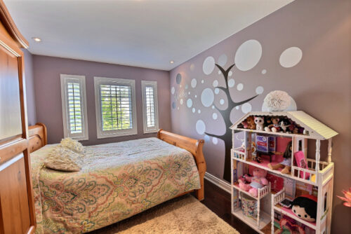 Second bedroom in three bedroom townhouse for lease Bronte Oakville