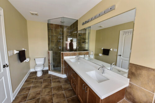 Bathroom in three bedroom townhouse for lease Bronte Oakville